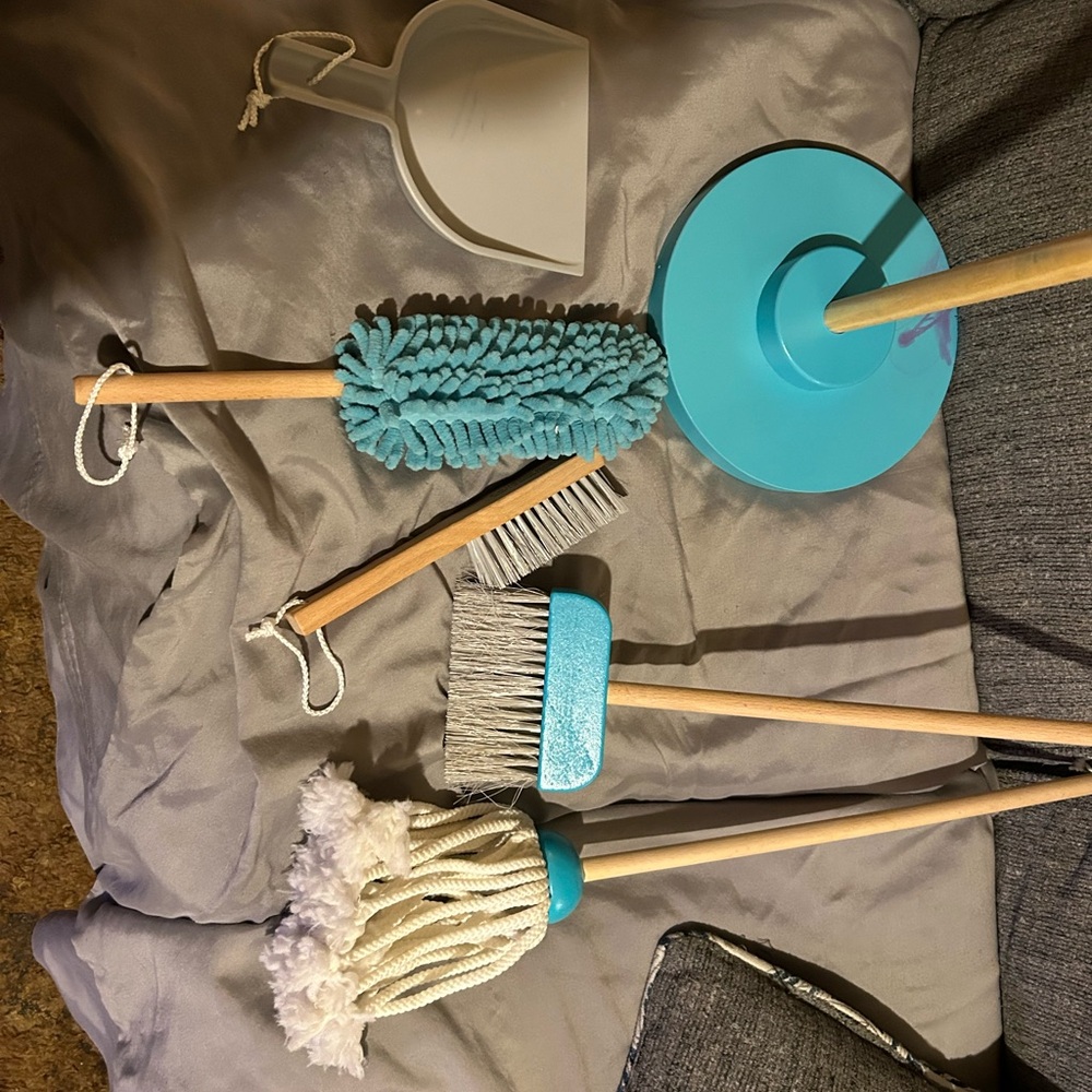 Melissa & Doug Cleaning Set - Blue and White